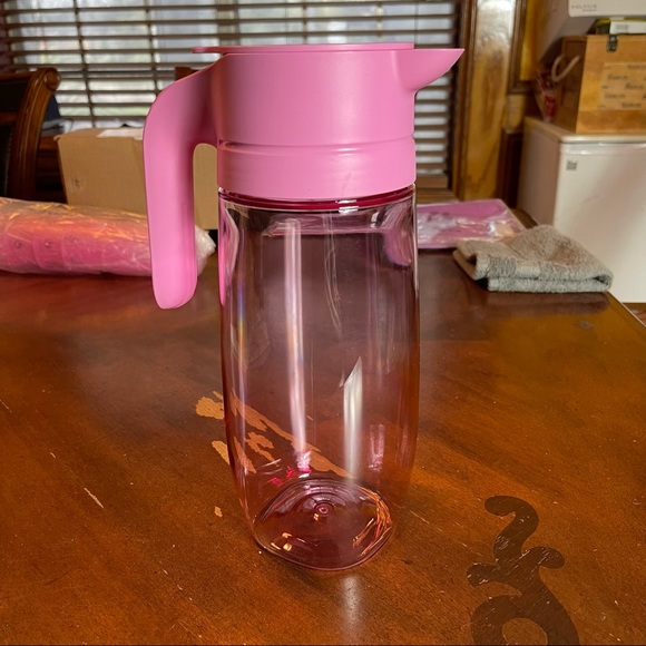 Tupperware Clear Pitcher - Picture 1 of 6
